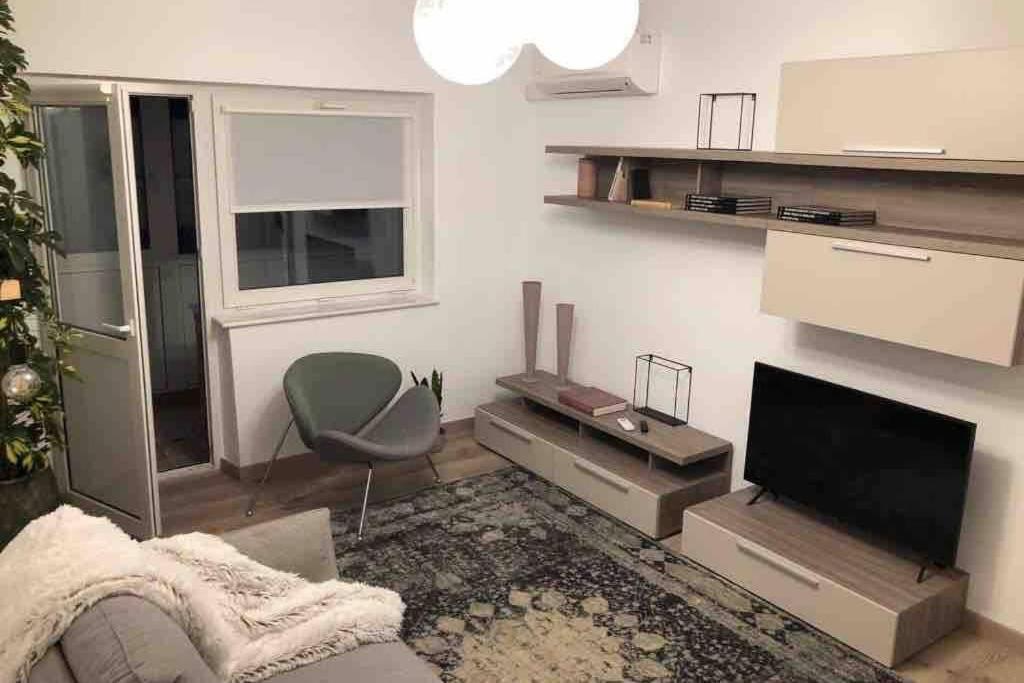 Downtown Chic Apartment Iasi Bagian luar foto